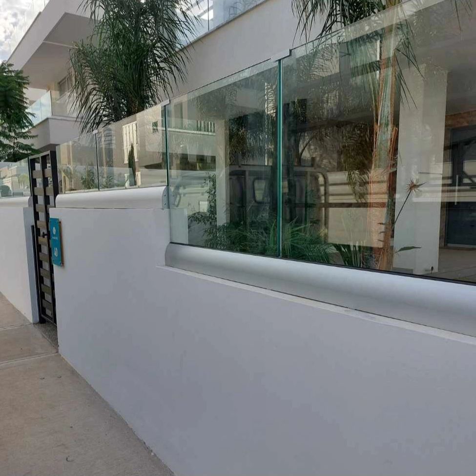 Γυάλινα Κάγκελα